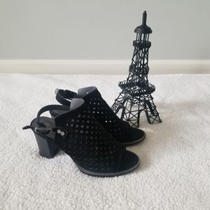 Black White mountain faux open toe shoe